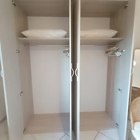 Luce D'oriente, Sea View Apartman *